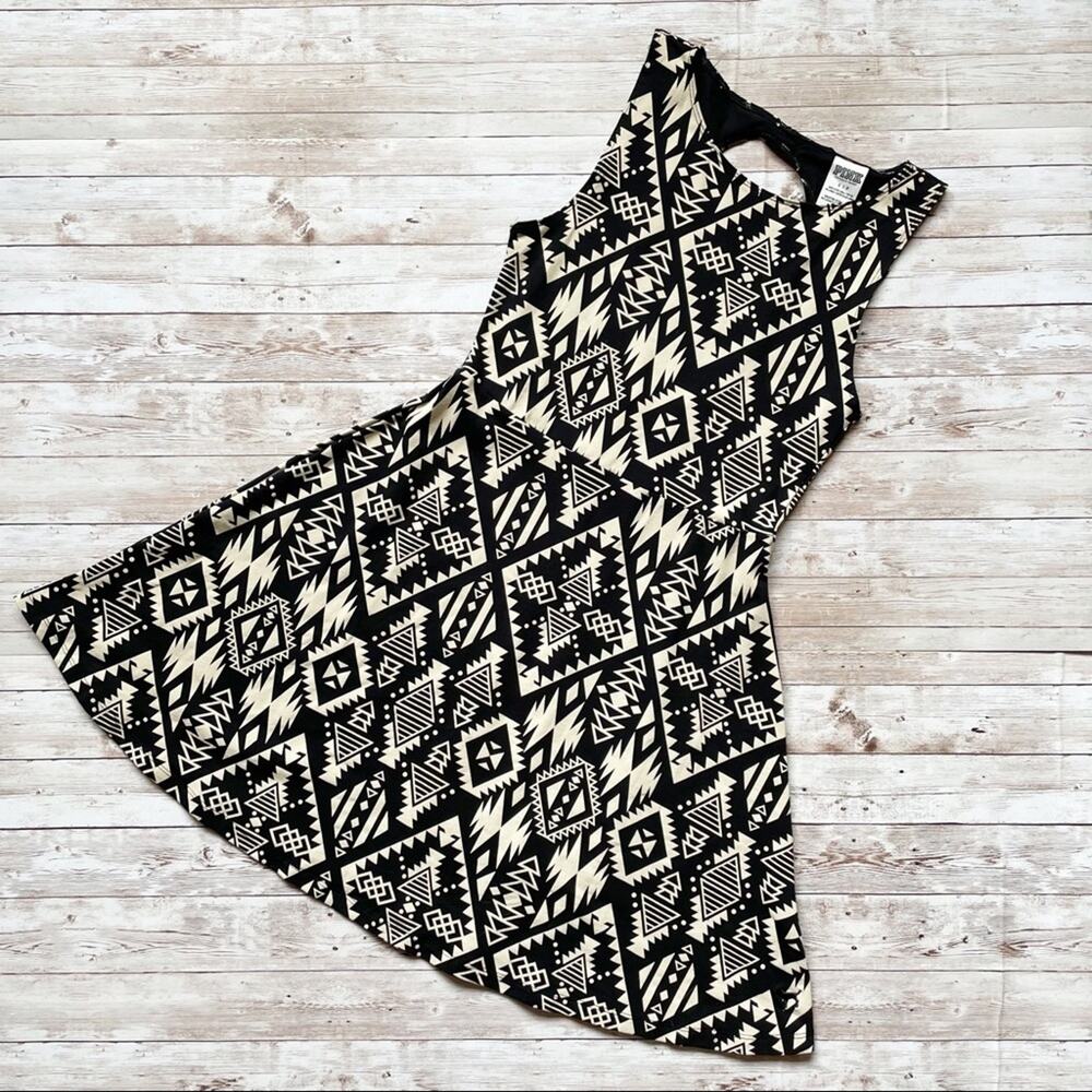 PINK VS Mini Dress Black Cream Tribal Print Cut Out Back Fit & Flare Size S New
